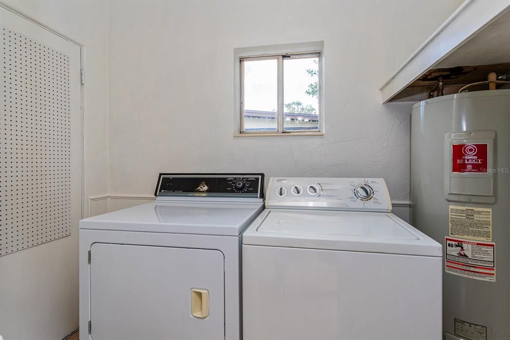 For Sale: $365,000 (3 beds, 1 baths, 1050 Square Feet)