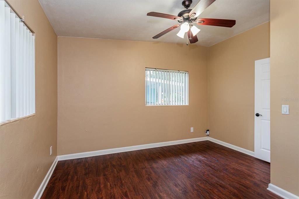 For Sale: $365,000 (3 beds, 1 baths, 1050 Square Feet)