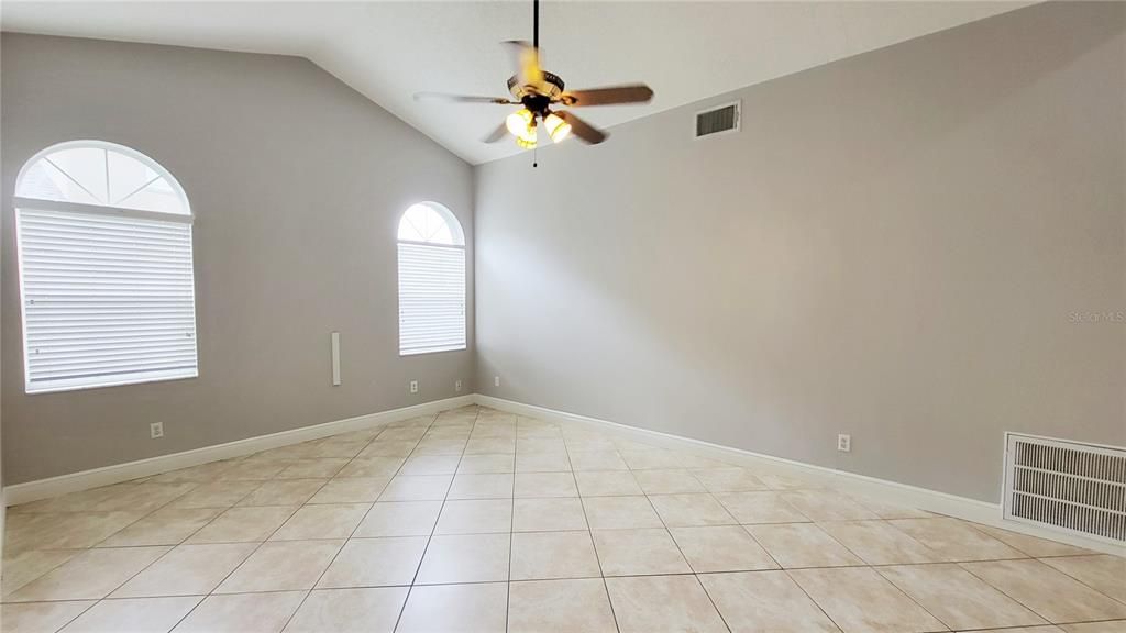 For Rent: $2,950 (4 beds, 2 baths, 2046 Square Feet)