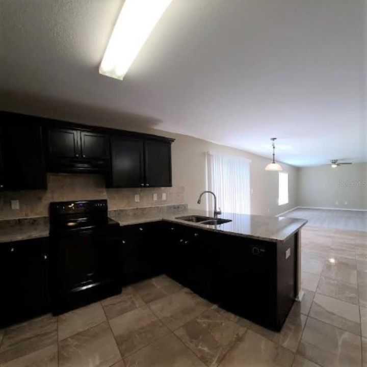 For Rent: $2,295 (4 beds, 2 baths, 2494 Square Feet)