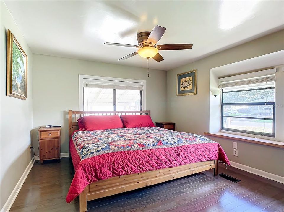 For Sale: $425,000 (2 beds, 2 baths, 1398 Square Feet)