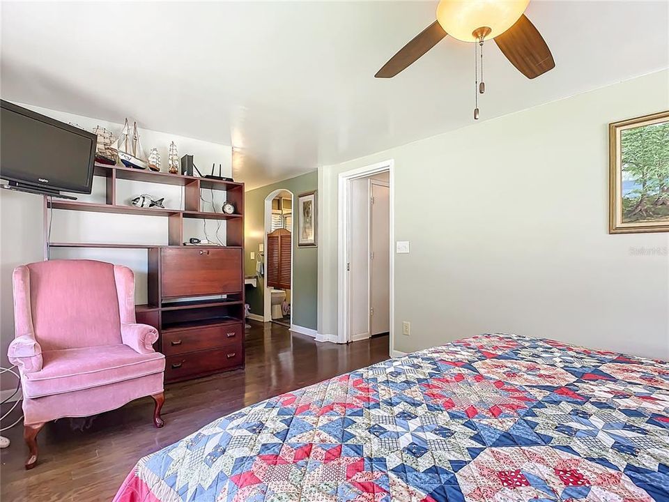 For Sale: $425,000 (2 beds, 2 baths, 1398 Square Feet)