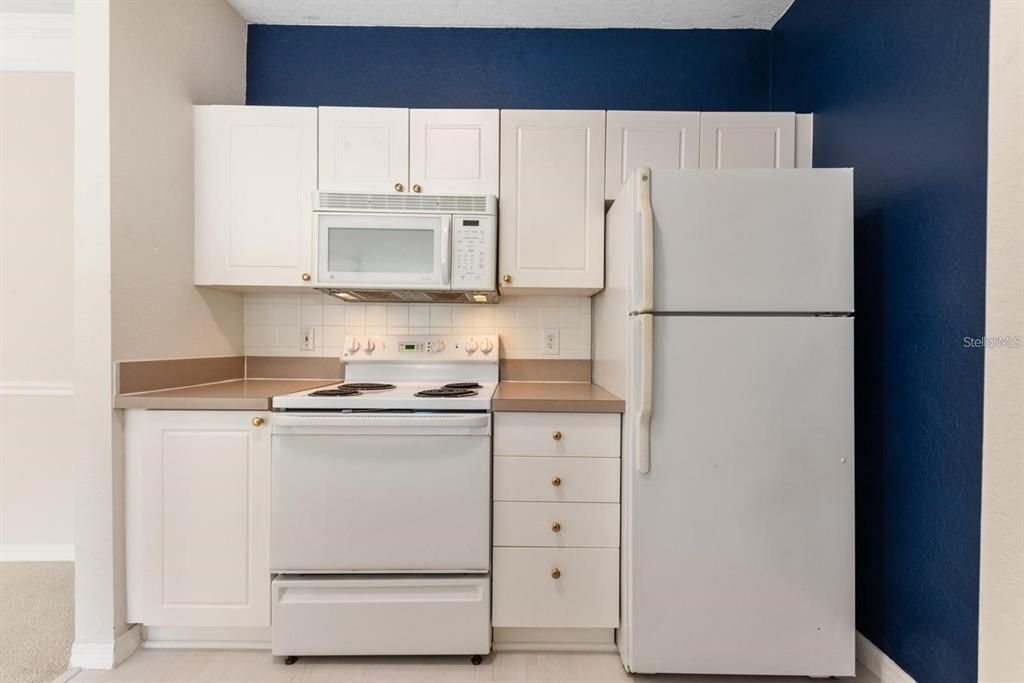 For Sale: $209,000 (1 beds, 1 baths, 843 Square Feet)