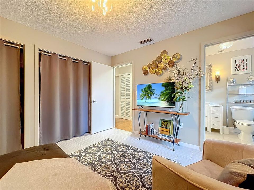 Guest bedroom featuring a adjoining bath