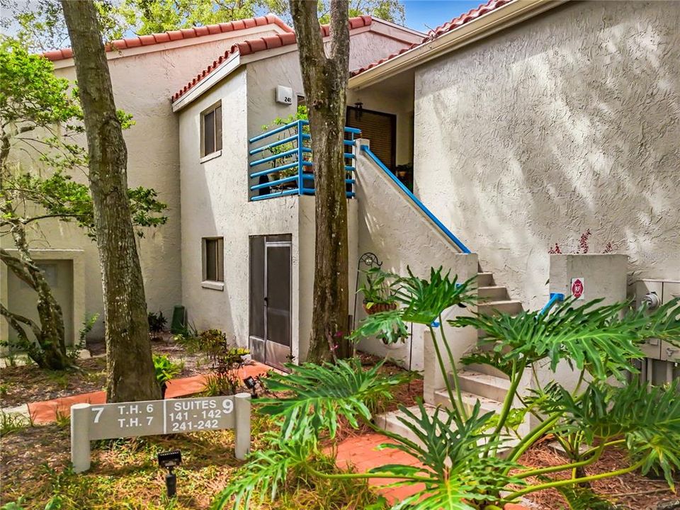 For Sale: $318,000 (2 beds, 2 baths, 1275 Square Feet)