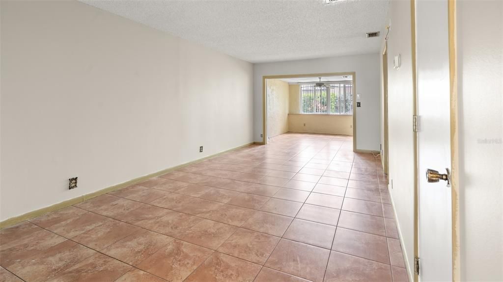 For Sale: $165,000 (2 beds, 2 baths, 1194 Square Feet)