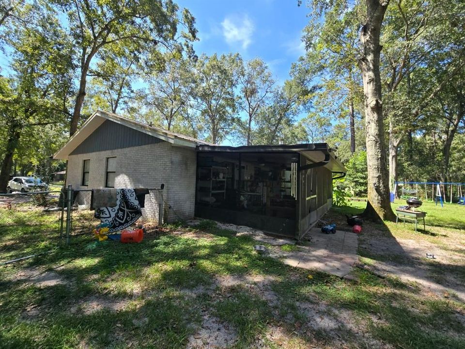 For Sale: $225,000 (3 beds, 2 baths, 1900 Square Feet)