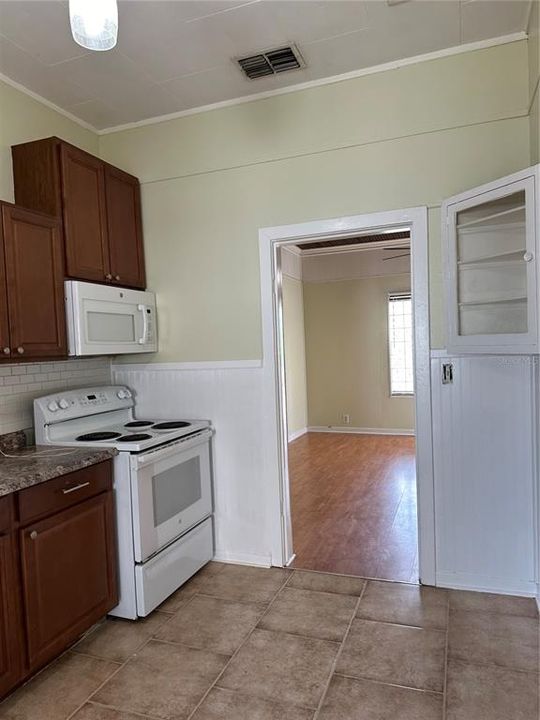 For Rent: $1,675 (2 beds, 1 baths, 1968 Square Feet)