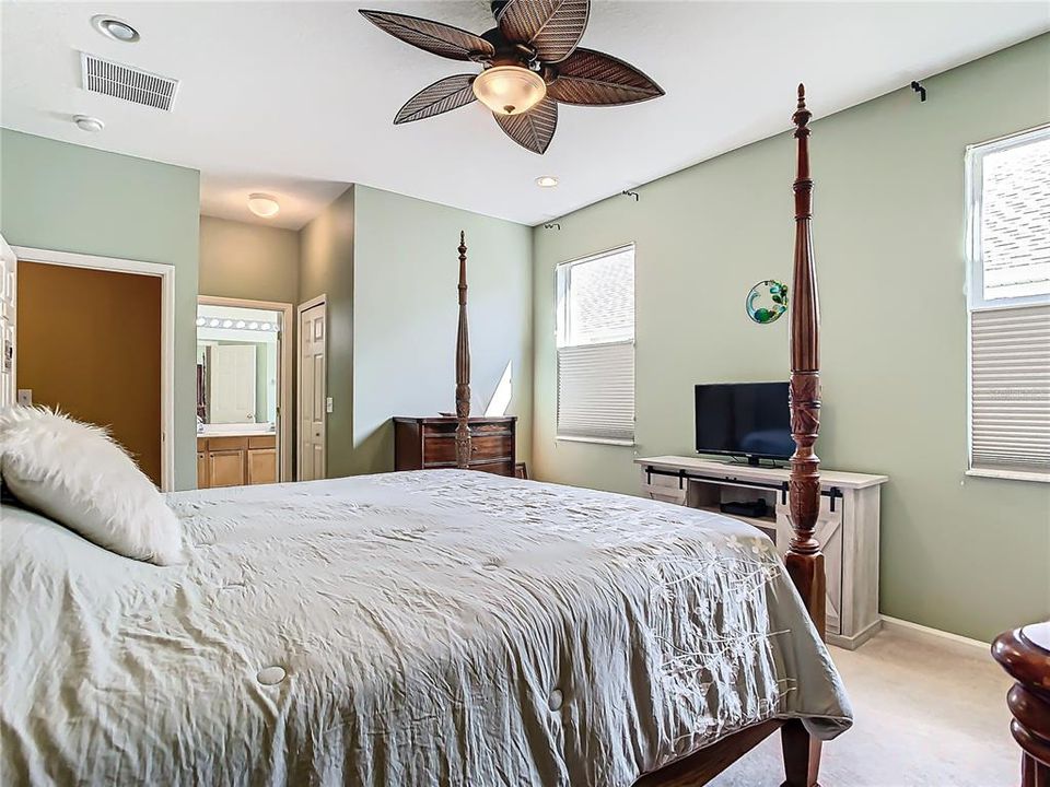 For Sale: $399,900 (3 beds, 2 baths, 1382 Square Feet)