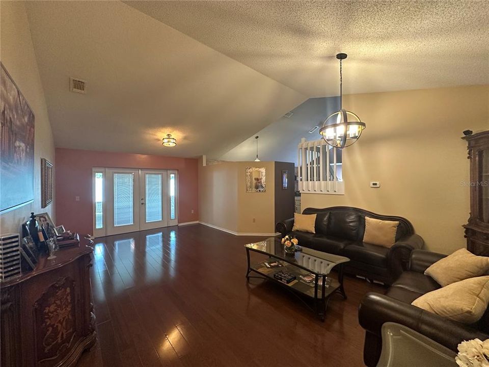 For Sale: $415,000 (3 beds, 2 baths, 1880 Square Feet)