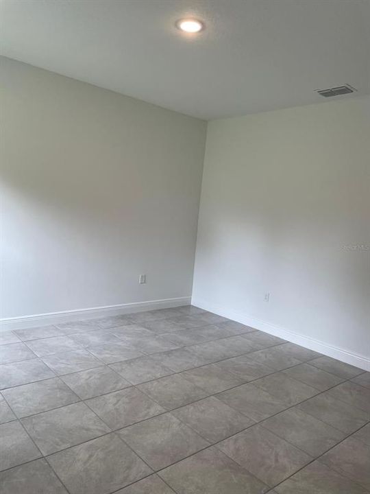 For Rent: $2,000 (4 beds, 2 baths, 1578 Square Feet)