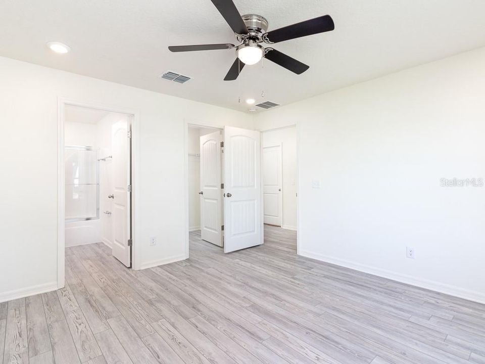 For Sale: $289,000 (3 beds, 2 baths, 1347 Square Feet)