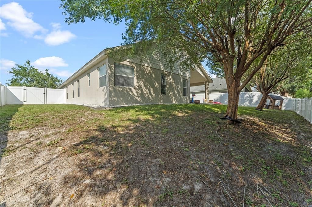 For Sale: $379,900 (4 beds, 2 baths, 2106 Square Feet)