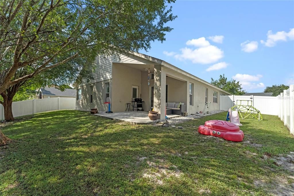 For Sale: $379,900 (4 beds, 2 baths, 2106 Square Feet)