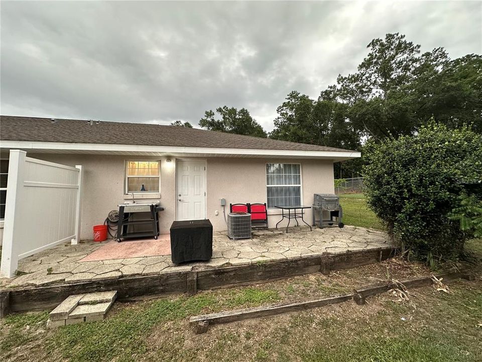 For Sale: $179,900 (2 beds, 2 baths, 1040 Square Feet)