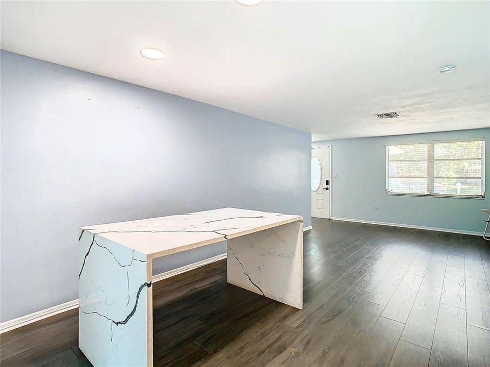 For Sale: $380,000 (3 beds, 2 baths, 1528 Square Feet)