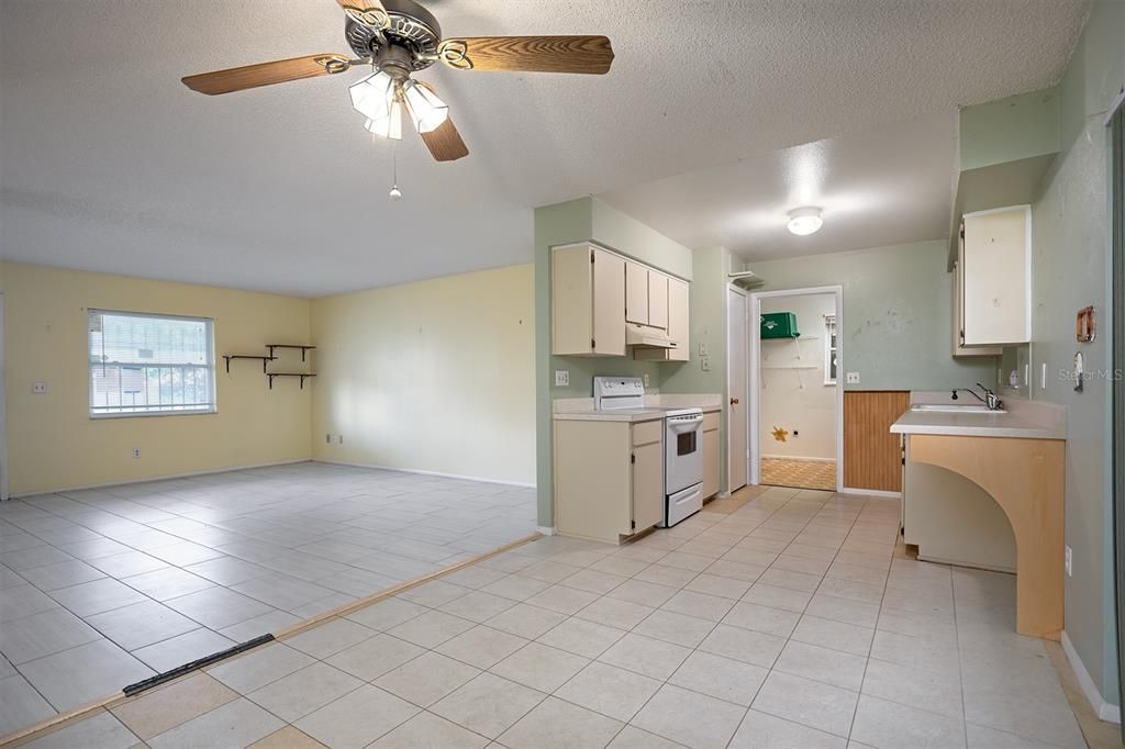 For Sale: $280,000 (2 beds, 1 baths, 1236 Square Feet)