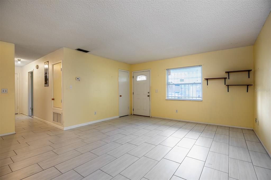 For Sale: $280,000 (2 beds, 1 baths, 1236 Square Feet)