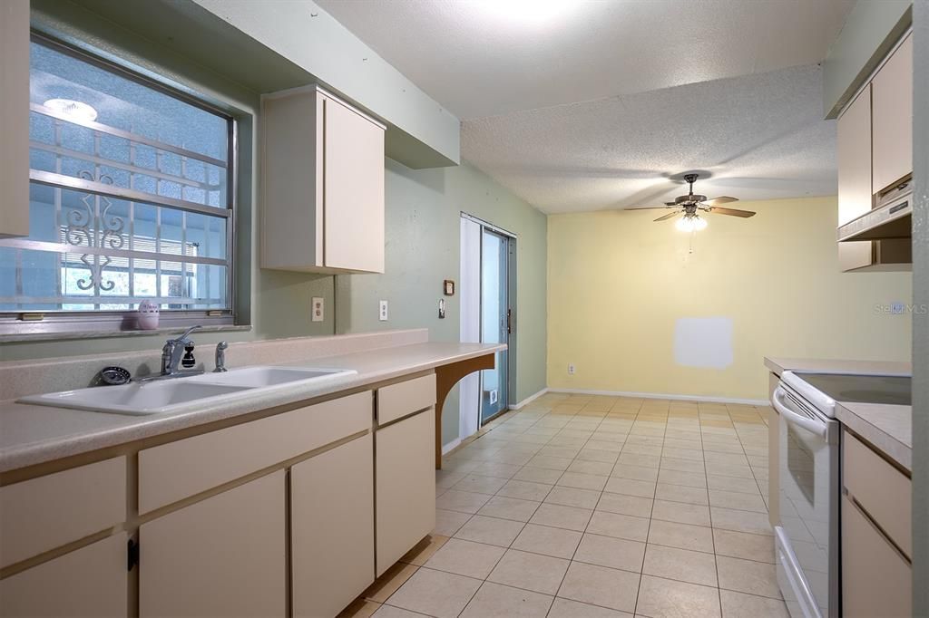 For Sale: $280,000 (2 beds, 1 baths, 1236 Square Feet)