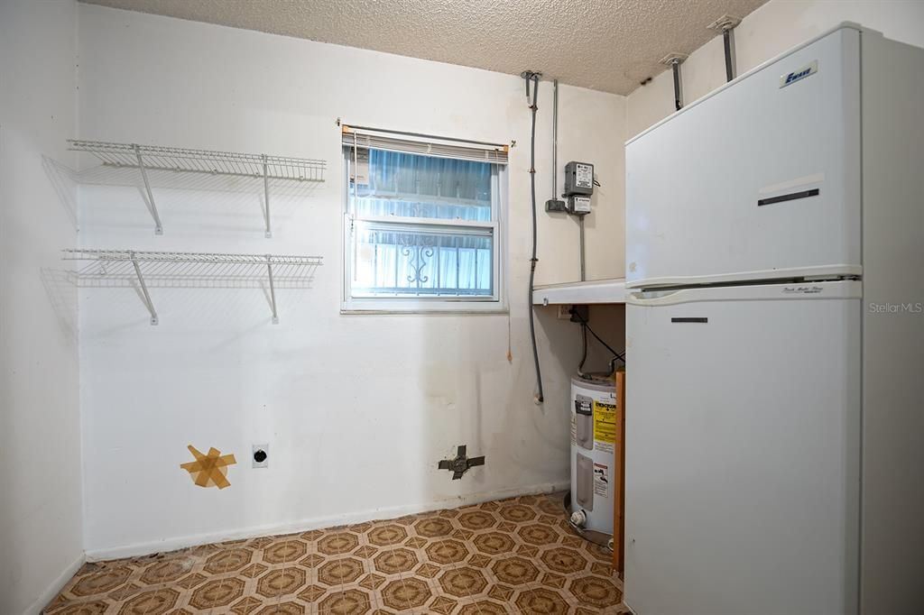 For Sale: $280,000 (2 beds, 1 baths, 1236 Square Feet)