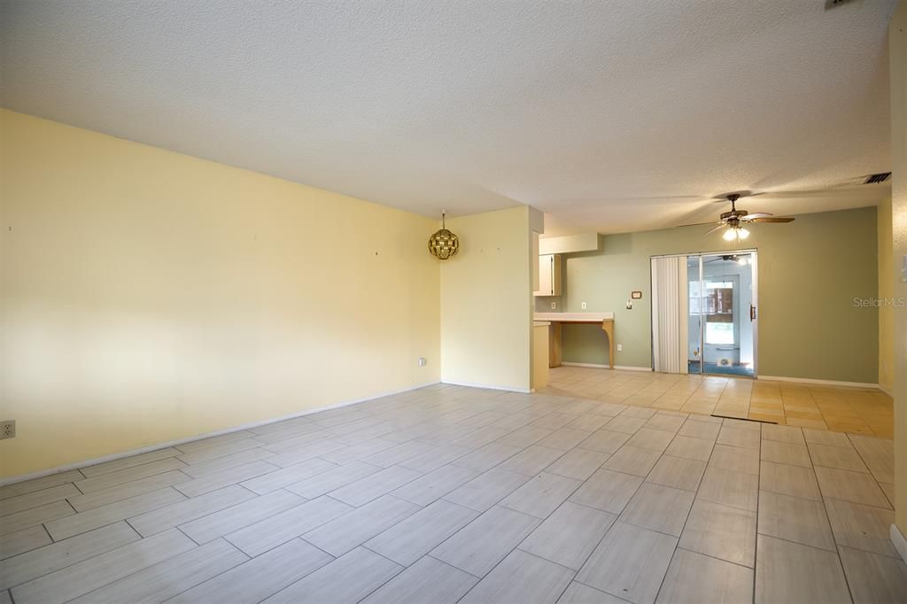 For Sale: $280,000 (2 beds, 1 baths, 1236 Square Feet)