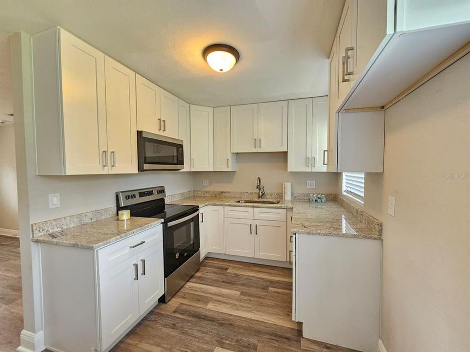 For Sale: $245,000 (3 beds, 1 baths, 910 Square Feet)