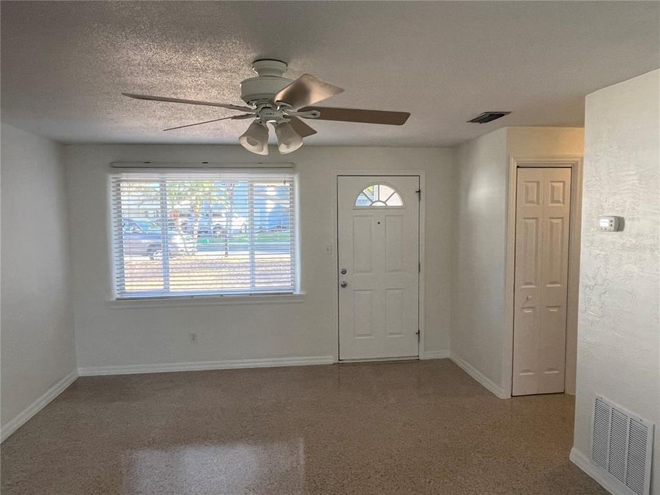 For Rent: $2,250 (2 beds, 1 baths, 1012 Square Feet)