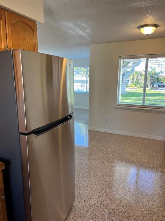 For Rent: $2,250 (2 beds, 1 baths, 1012 Square Feet)