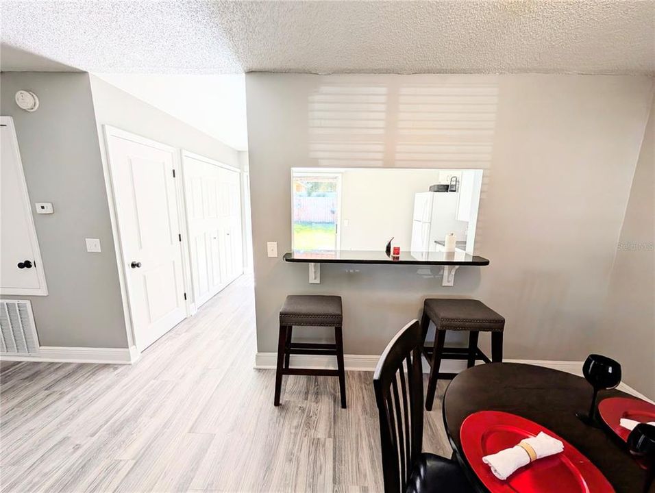 Breakfast bar/Dining area