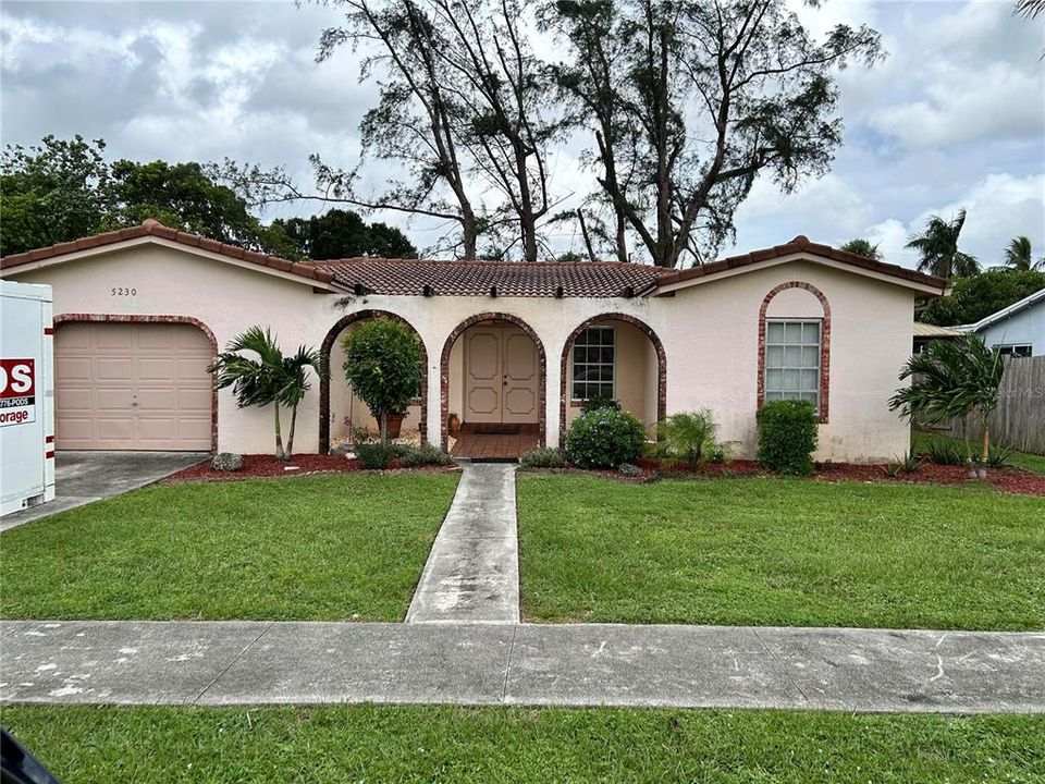 For Sale: $525,000 (3 beds, 2 baths, 2005 Square Feet)