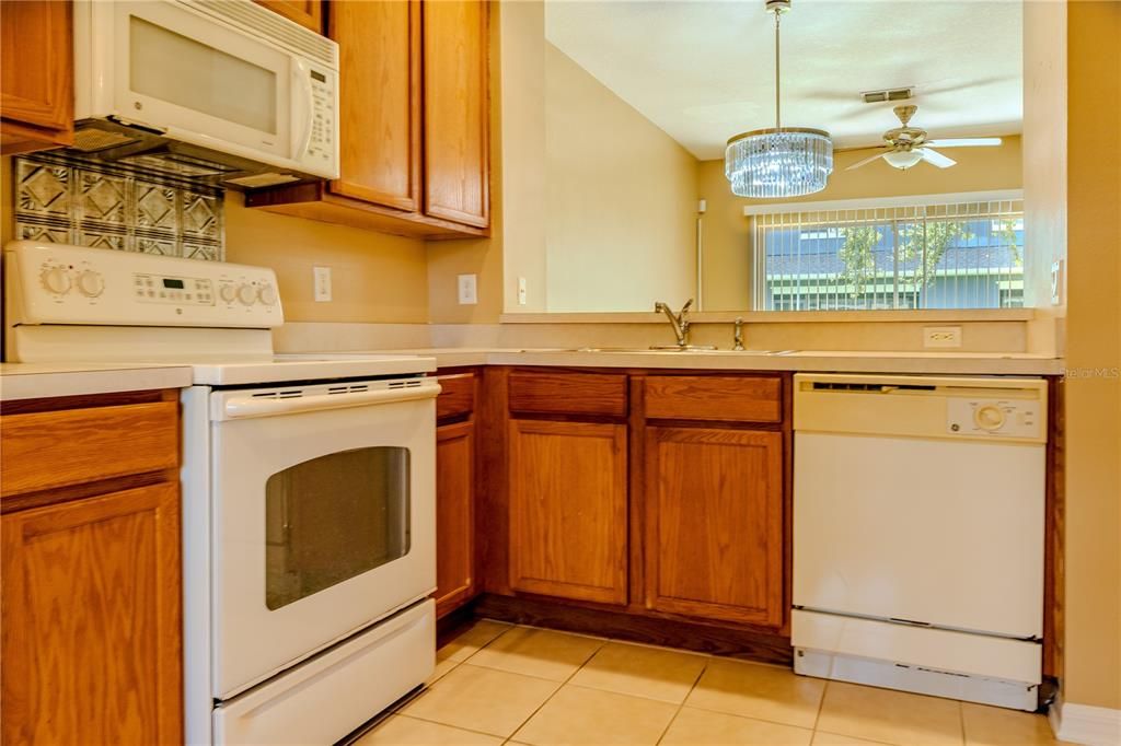 For Rent: $1,950 (2 beds, 2 baths, 987 Square Feet)