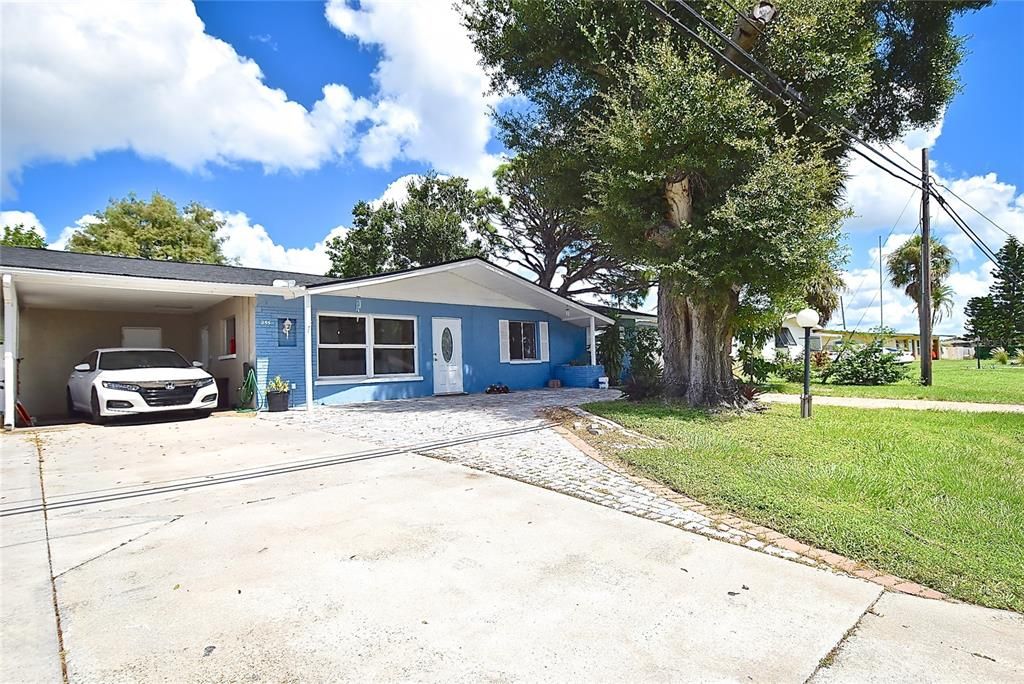 Front Driveway - Carport  | 255 Shamrock Blvd, Venice, FL 34293