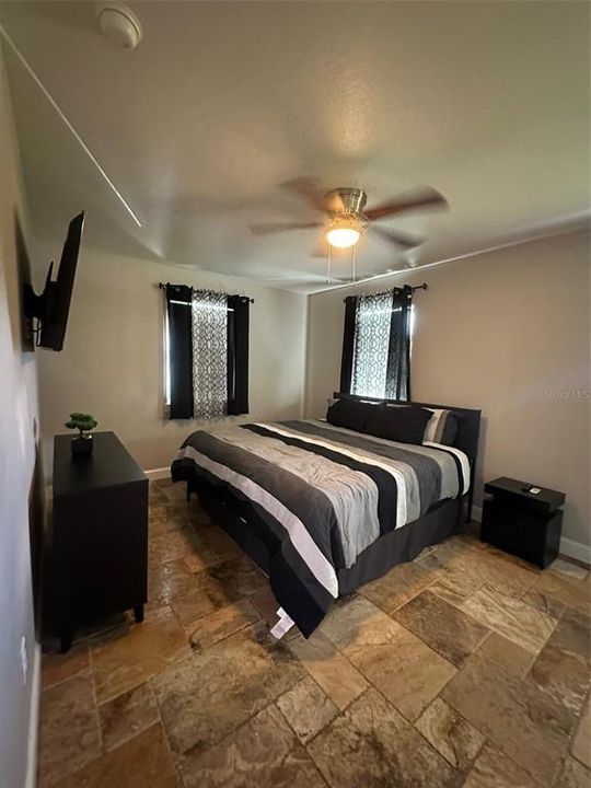 For Rent: $1,900 (3 beds, 1 baths, 1164 Square Feet)