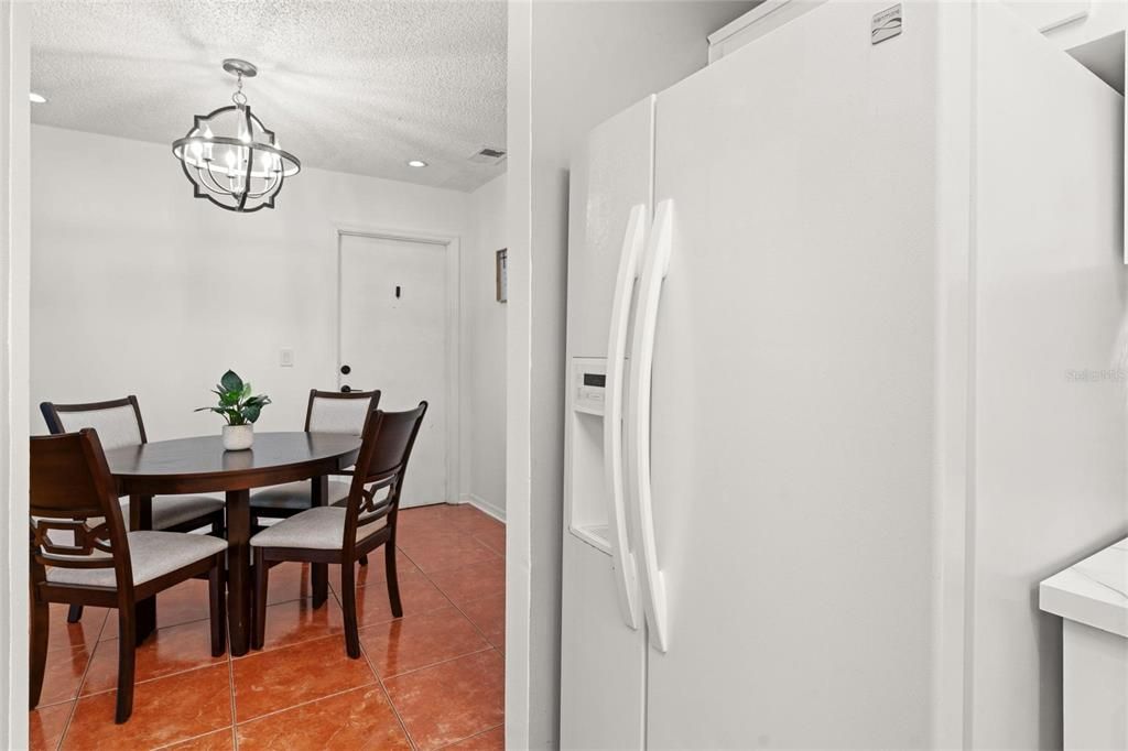 For Sale: $335,000 (2 beds, 2 baths, 955 Square Feet)