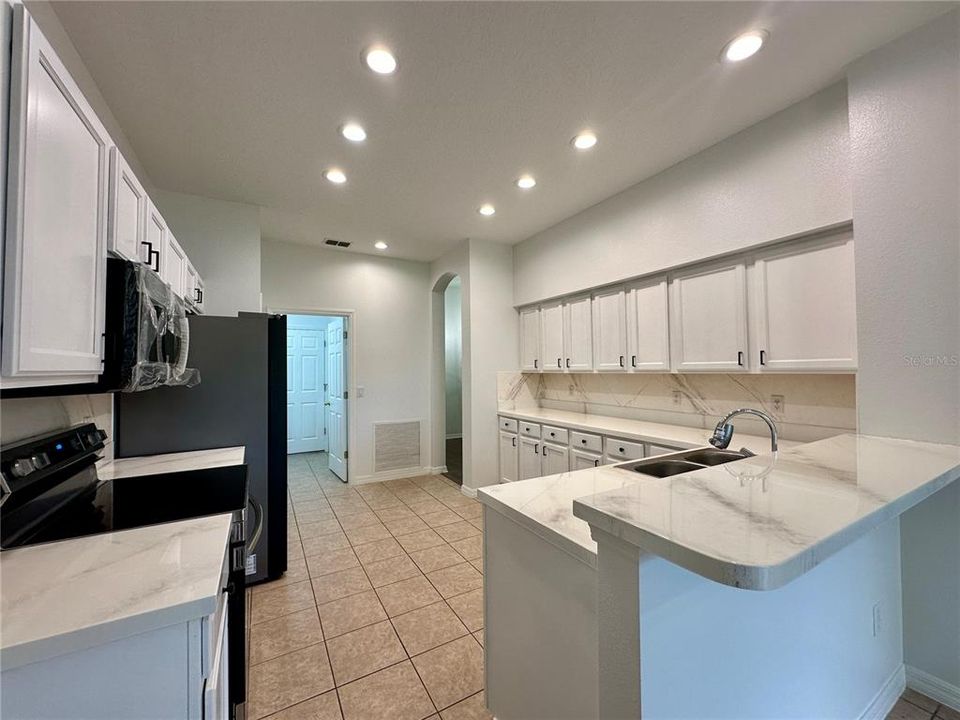 For Rent: $2,695 (3 beds, 2 baths, 1812 Square Feet)