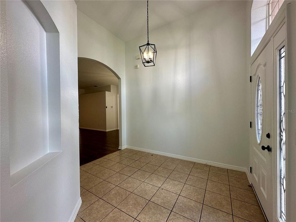 For Rent: $2,695 (3 beds, 2 baths, 1812 Square Feet)