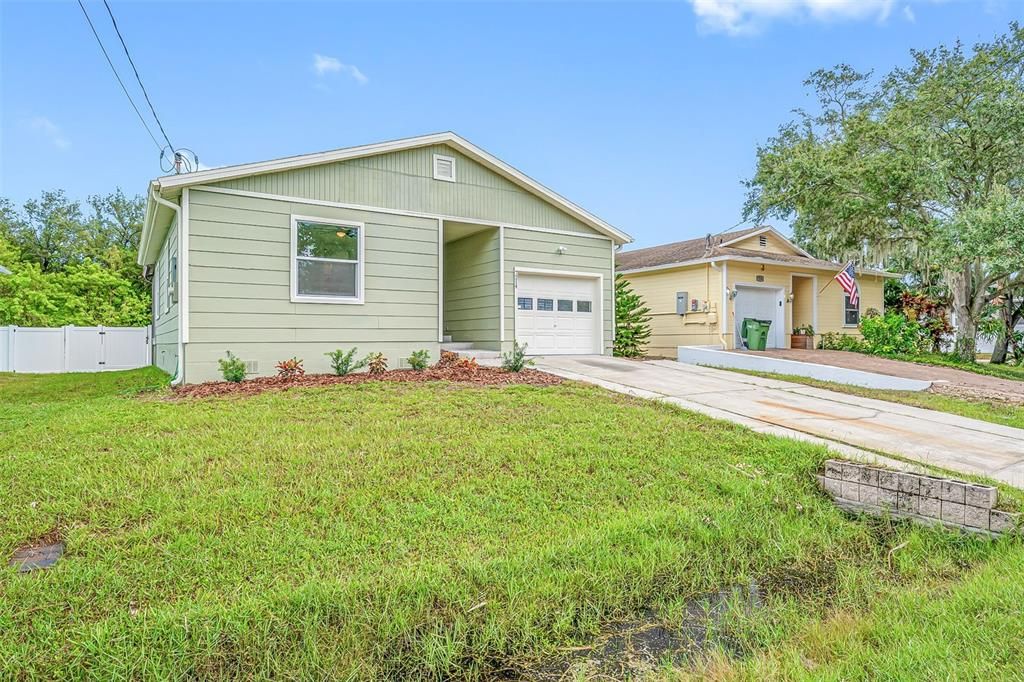 For Sale: $399,900 (3 beds, 2 baths, 1232 Square Feet)