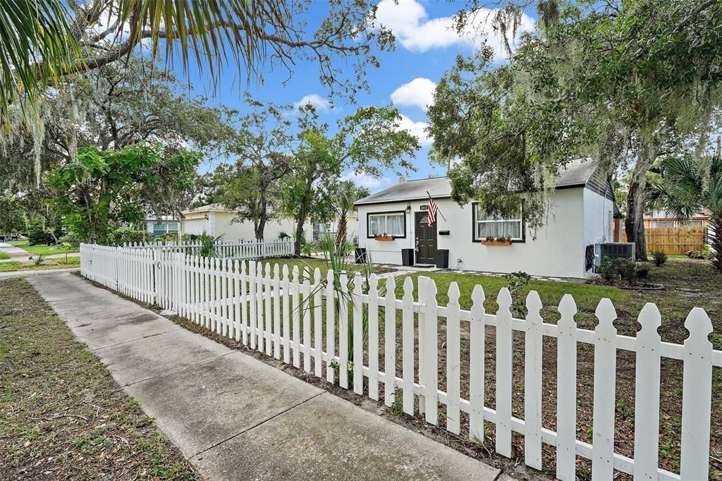 For Sale: $349,000 (3 beds, 2 baths, 997 Square Feet)