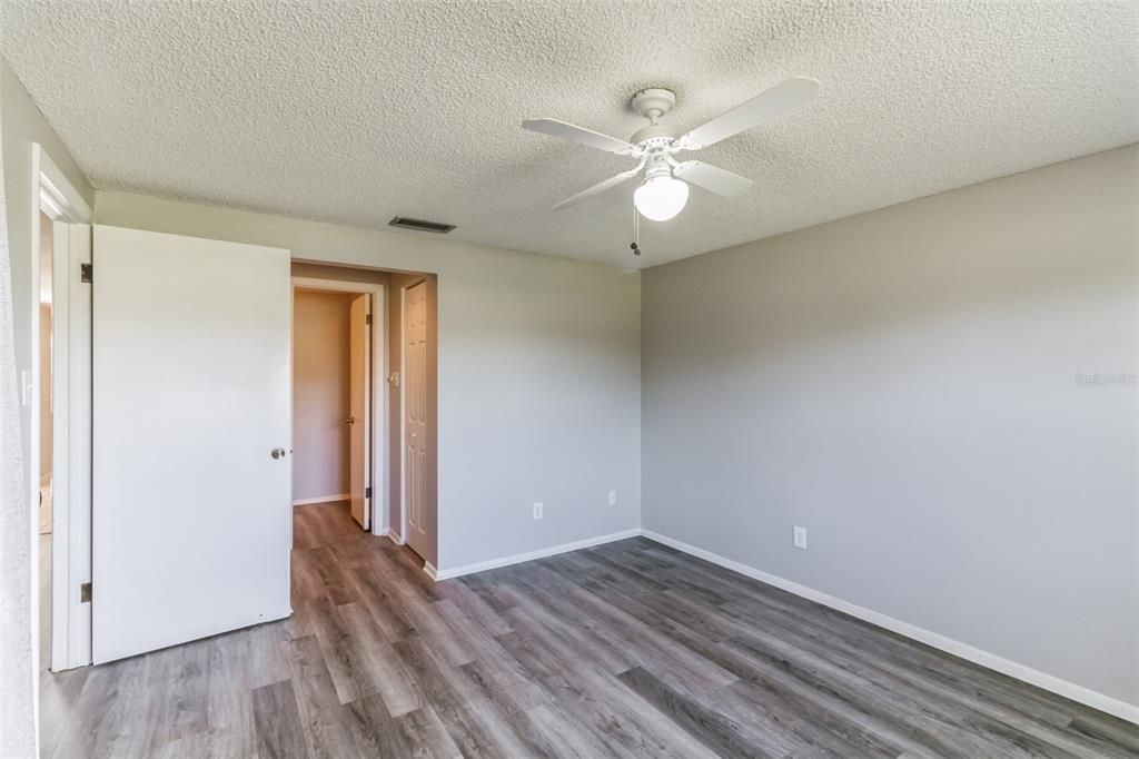 For Sale: $145,000 (2 beds, 1 baths, 827 Square Feet)