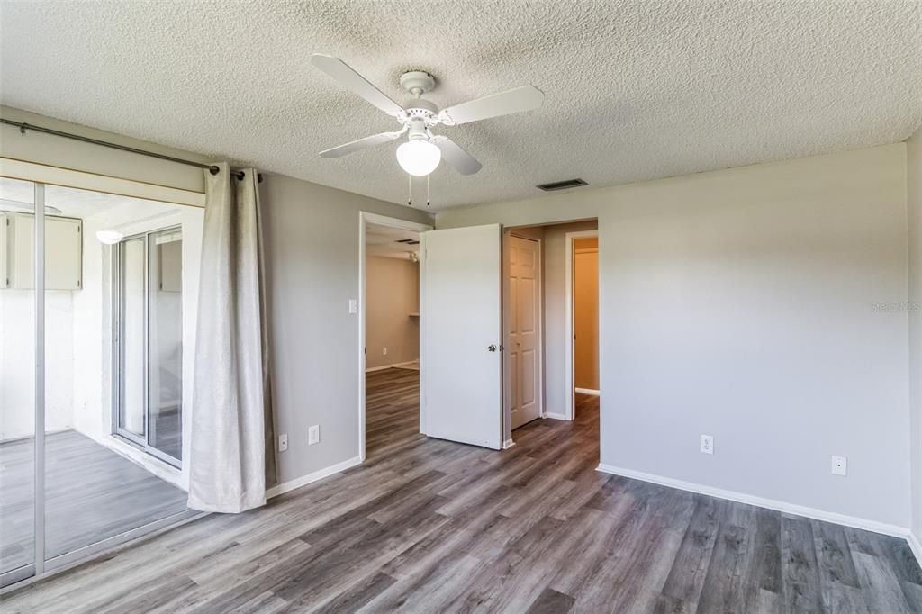 For Sale: $145,000 (2 beds, 1 baths, 827 Square Feet)