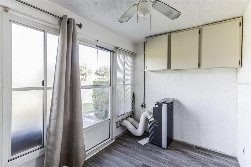 For Sale: $145,000 (2 beds, 1 baths, 827 Square Feet)