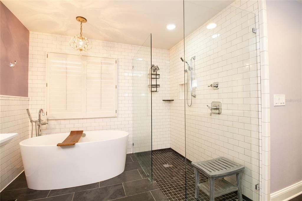 Ensuite Bath Tub w/ large walk in Shower