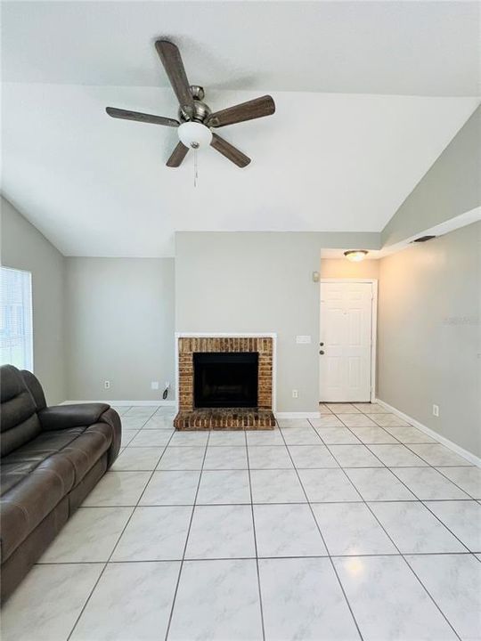 For Rent: $1,950 (3 beds, 2 baths, 1142 Square Feet)