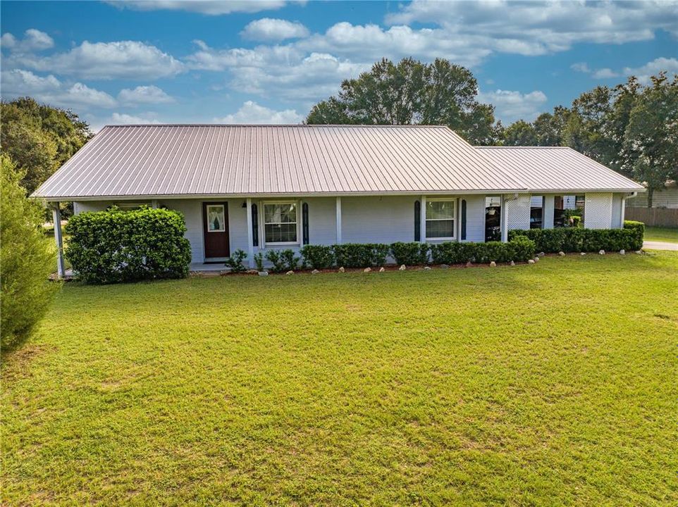 For Sale: $569,000 (3 beds, 2 baths, 1372 Square Feet)