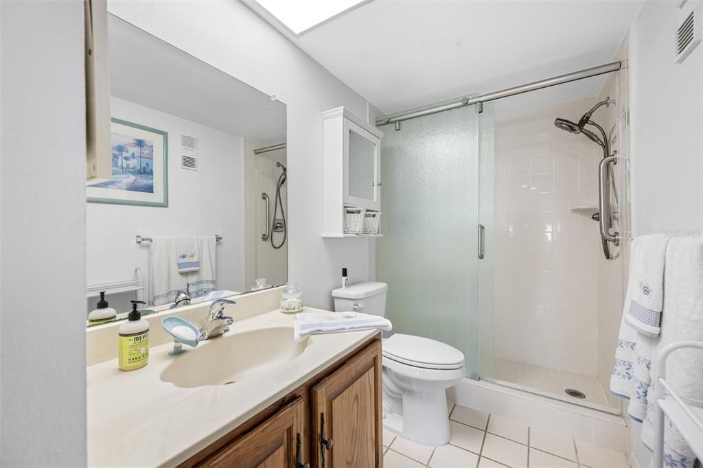 For Sale: $299,000 (1 beds, 1 baths, 850 Square Feet)