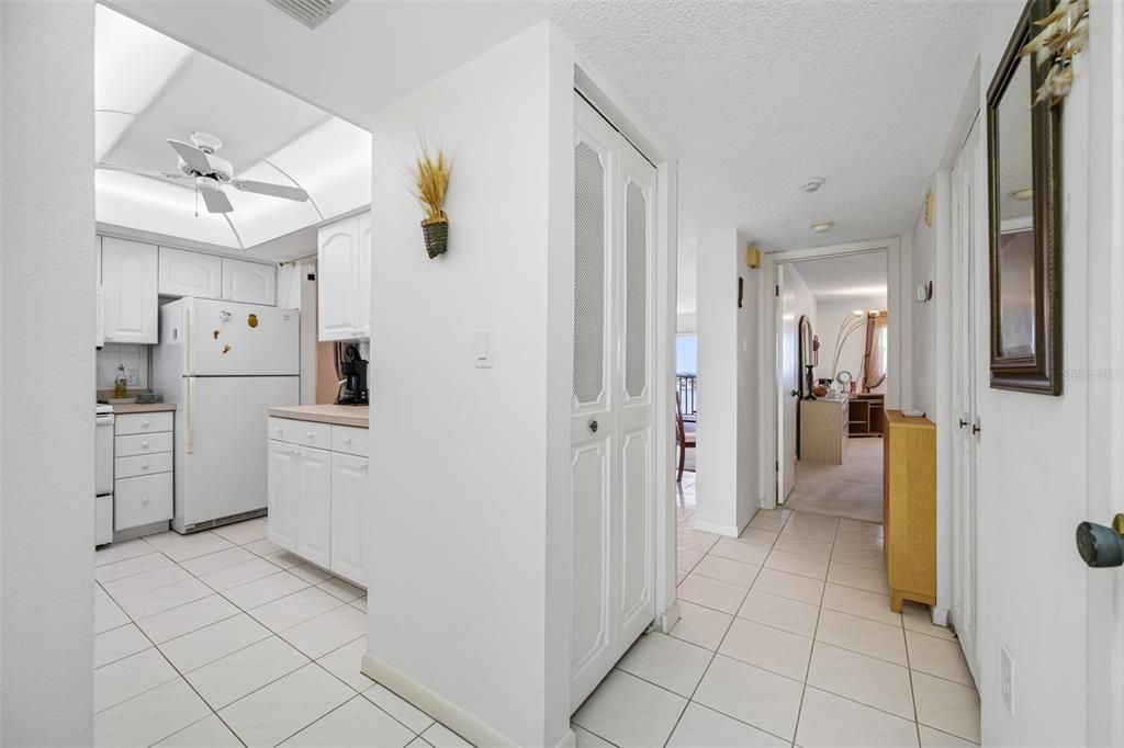 For Sale: $299,000 (1 beds, 1 baths, 850 Square Feet)