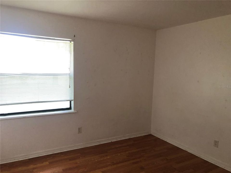 For Sale: $130,000 (2 beds, 2 baths, 902 Square Feet)