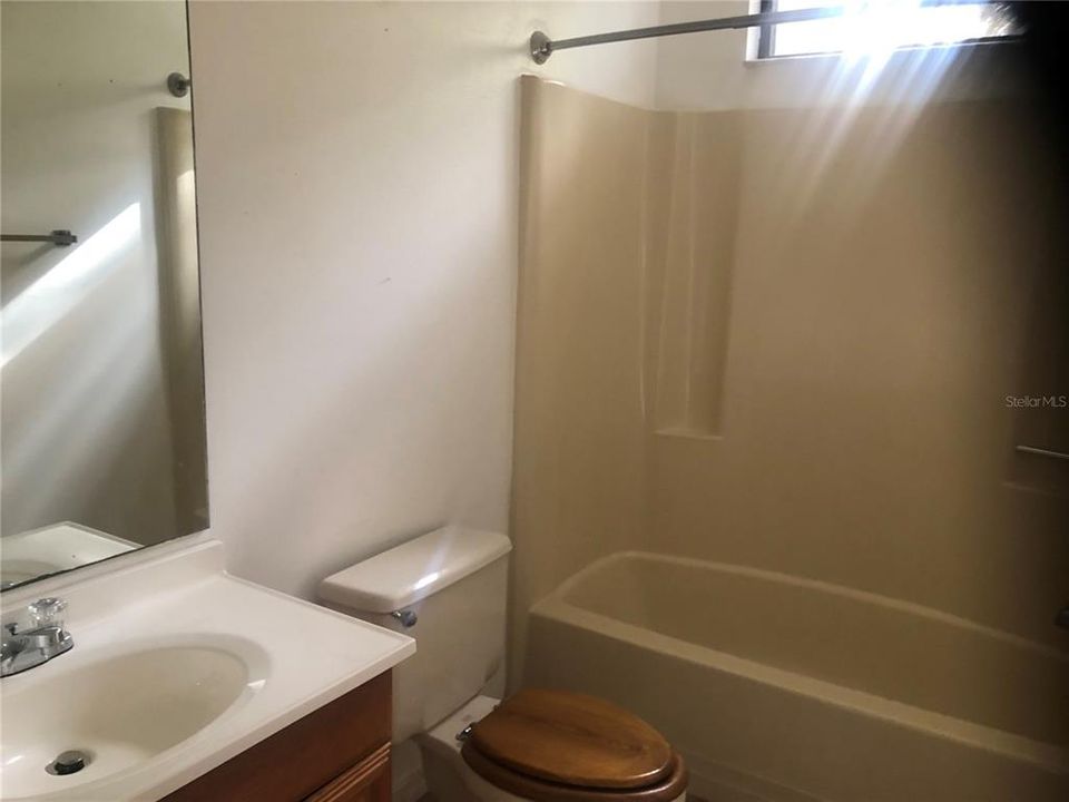 For Sale: $130,000 (2 beds, 2 baths, 902 Square Feet)