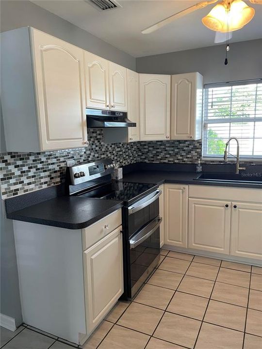 For Rent: $2,195 (3 beds, 3 baths, 1064 Square Feet)