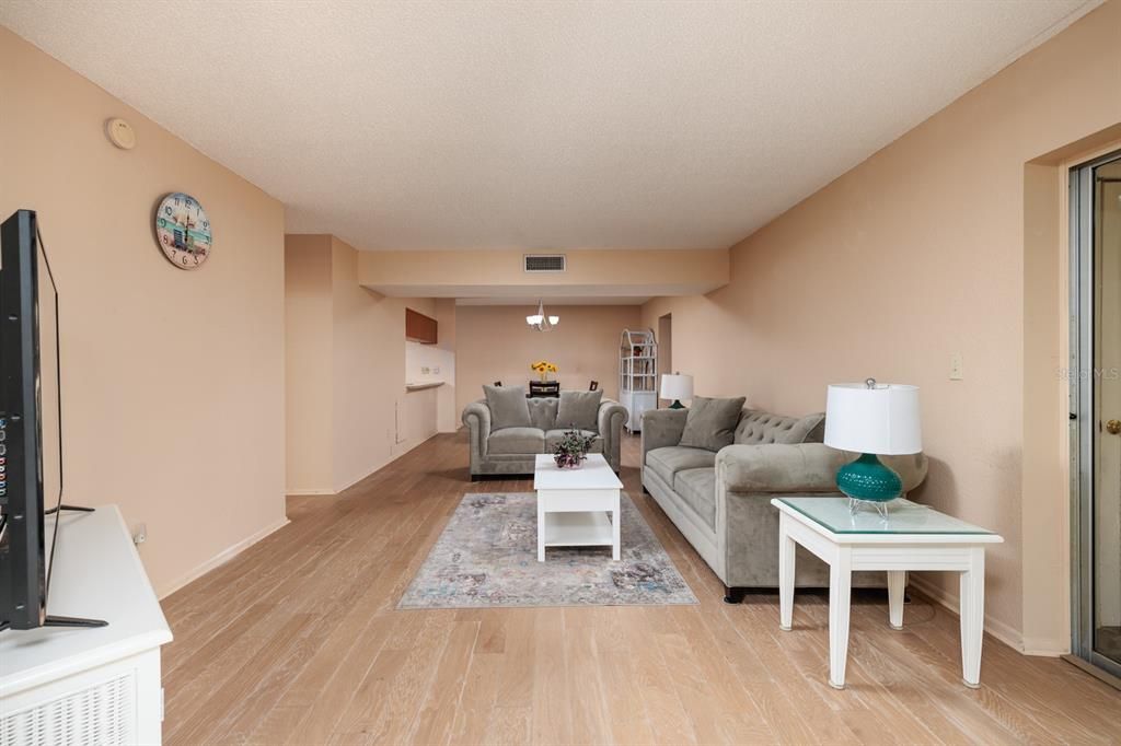 For Sale: $265,000 (3 beds, 2 baths, 1415 Square Feet)